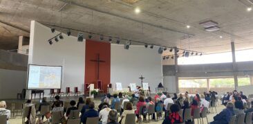 Comunidades de fé participam de tarde formativa sobre o Mês da Bíblia na Catedral Cristo Rei