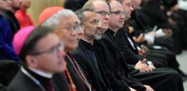 Papa Francisco reflete sobre temas fundamentais no cotidiano do sacerdócio: “Um padre deve estar perto do povo”