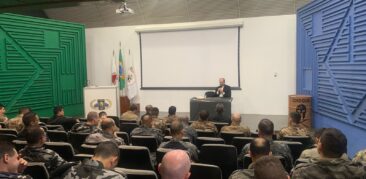 “Igreja e movimentos sociais”: dom Walmor ministra palestra para oficiais da Polícia Militar