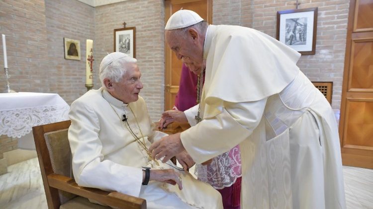 Papa pede aos cristãos orações para Bento XVI