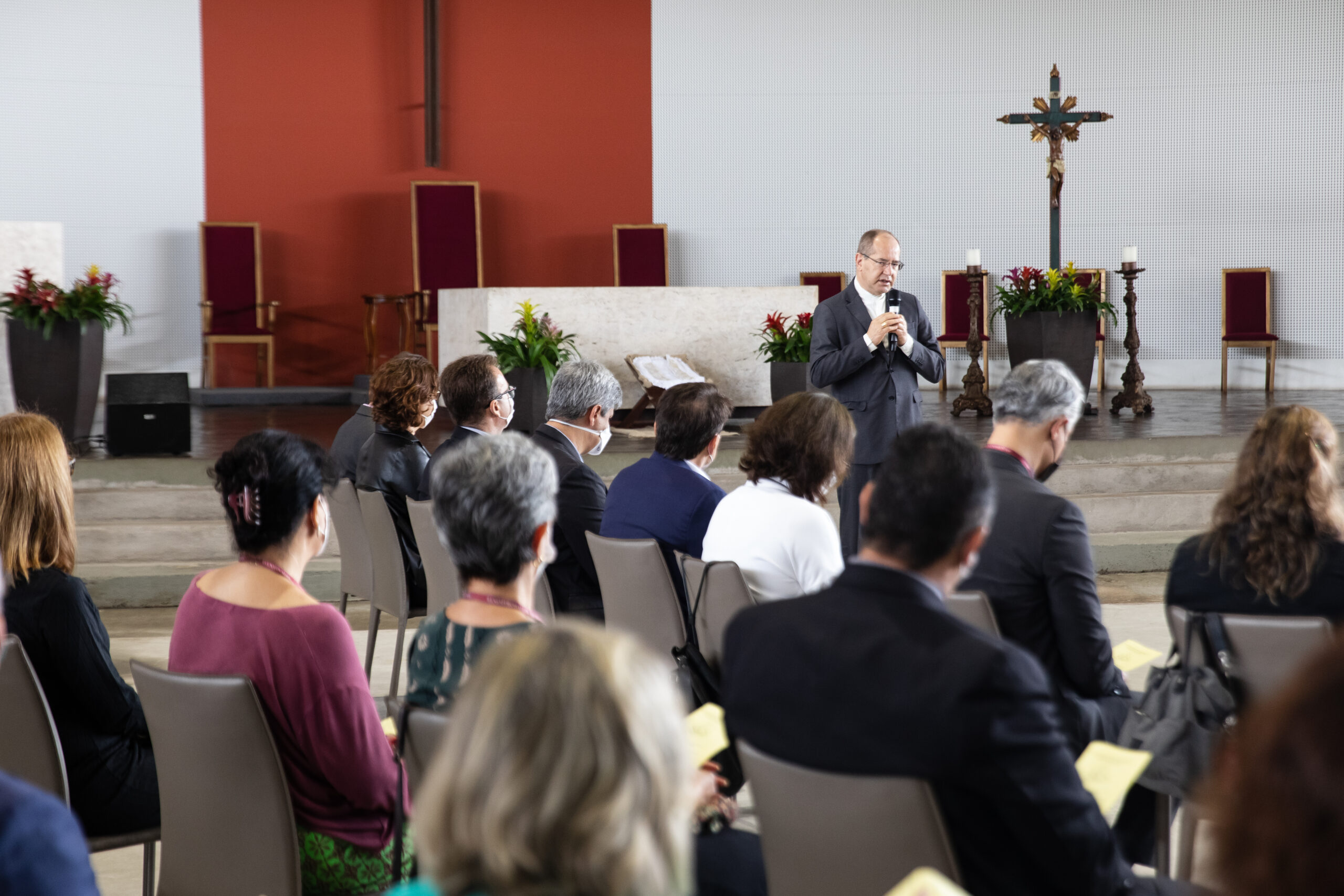 Dom Walmor celebra com gestores da Arquidiocese de Belo Horizonte, na Catedral Cristo Rei