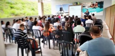 Pais e padrinhos participam de catequese batismal na Catedral Cristo Rei