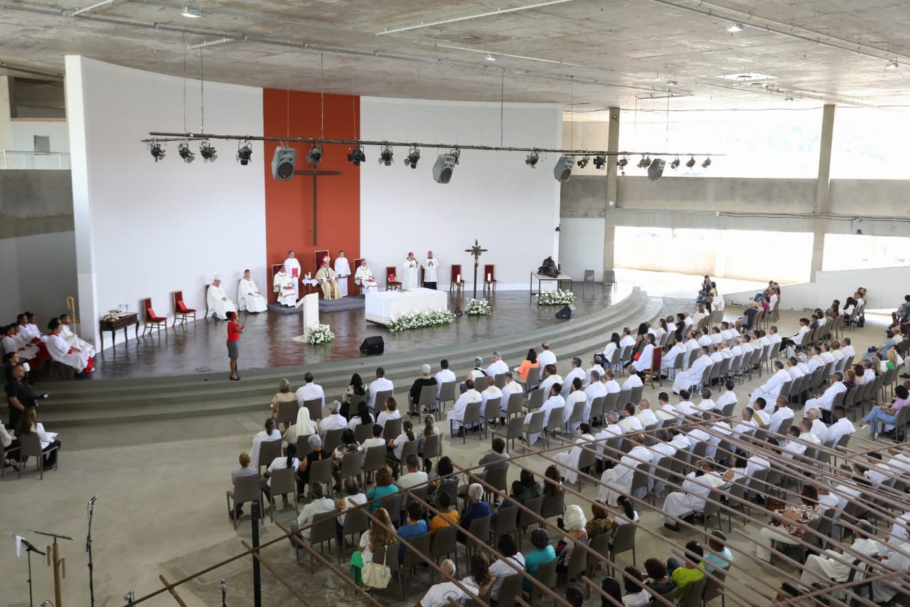 Dom Walmor celebra a abertura do Ano Pastoral da Arquidiocese com a ordenação de diáconos permanentes