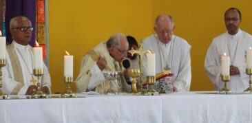 Fiéis celebram Jubileu de Prata de Dom Geraldo Gusmão, na Paróquia Sagrada Família