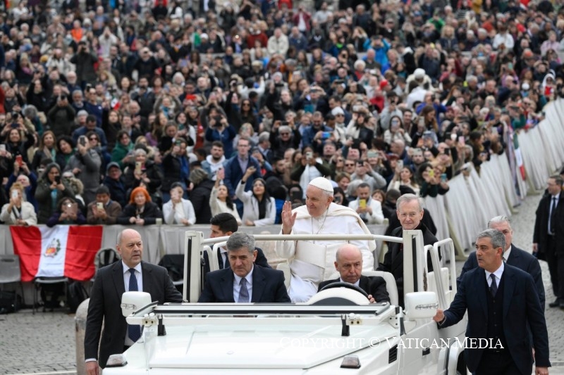 Papa Francisco: “Evangelizar é sempre um serviço eclesial”