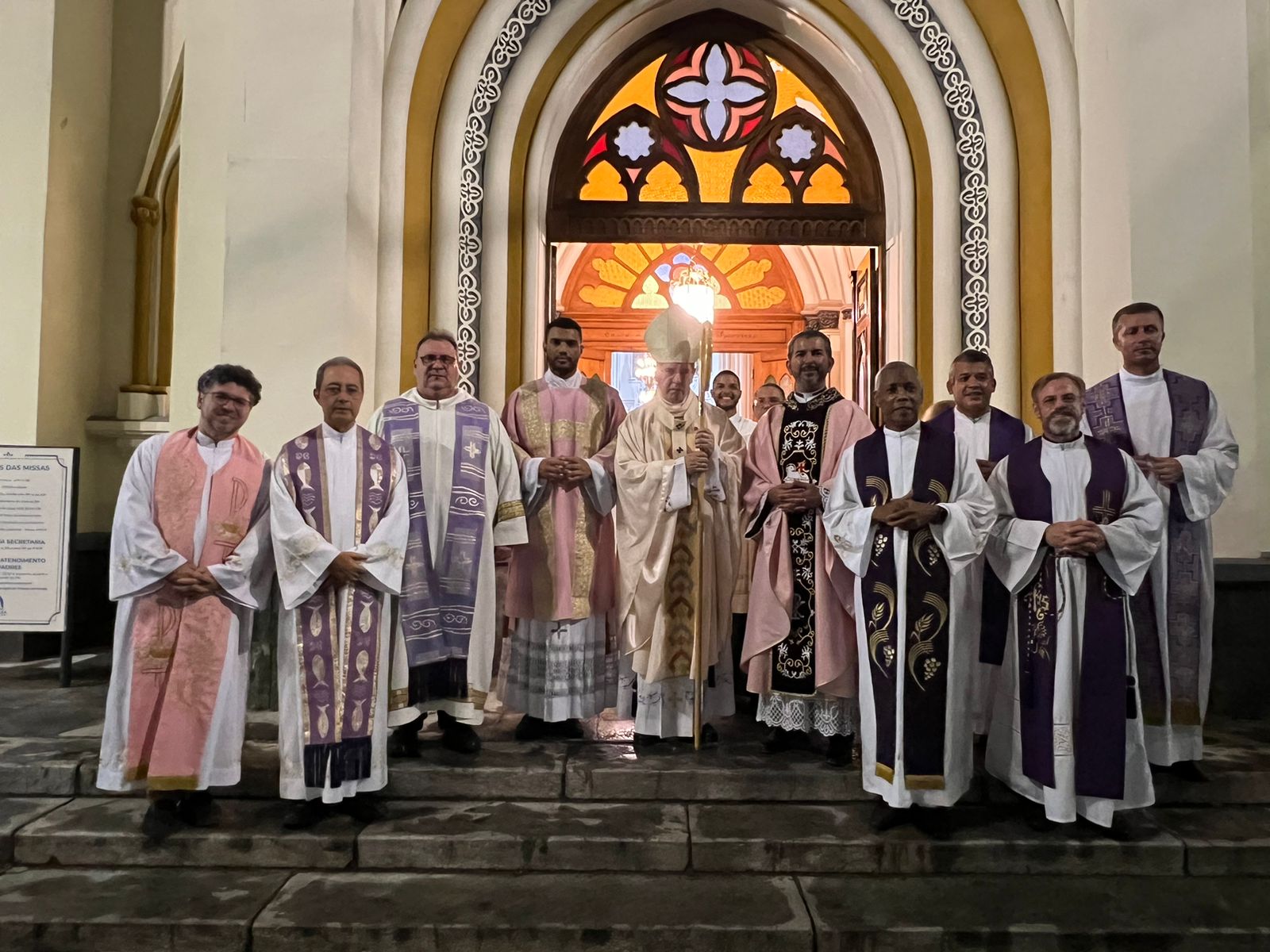 Dom Walmor celebra Missa Solene em Ação de Graças pelos 100 anos da Basílica Nossa Senhora de Lourdes