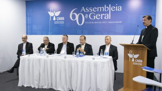 [Entrevista] Dom Walmor Conversa Com Jornalistas Durante 60ª Assembleia ...