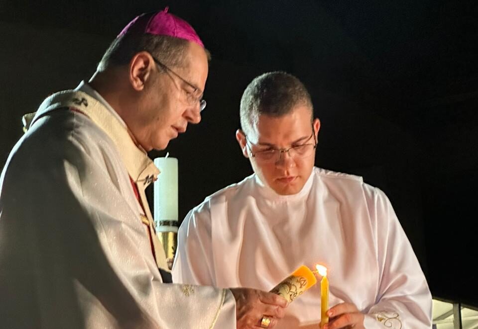 Vigília Pascal na Catedral Cristo Rei: anúncio da Ressurreição do Senhor