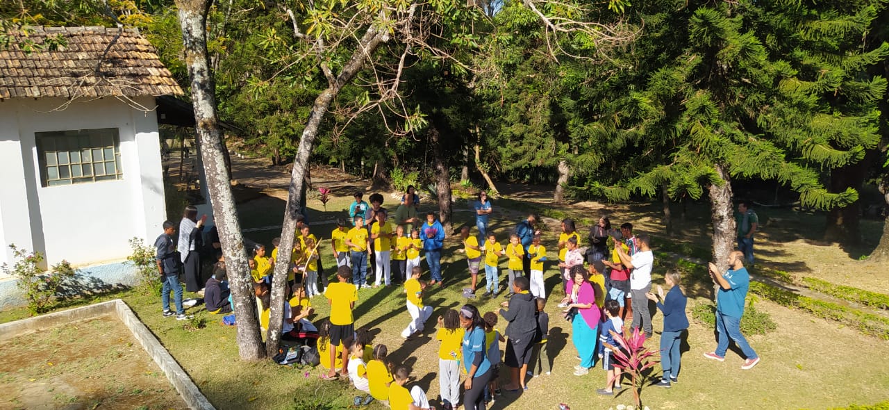 Educandos do Projeto Providência realizam passeio ecológico na Casa de Francisco