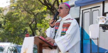 Dom Nivaldo celebra a Santa Missa na Praça da Estação