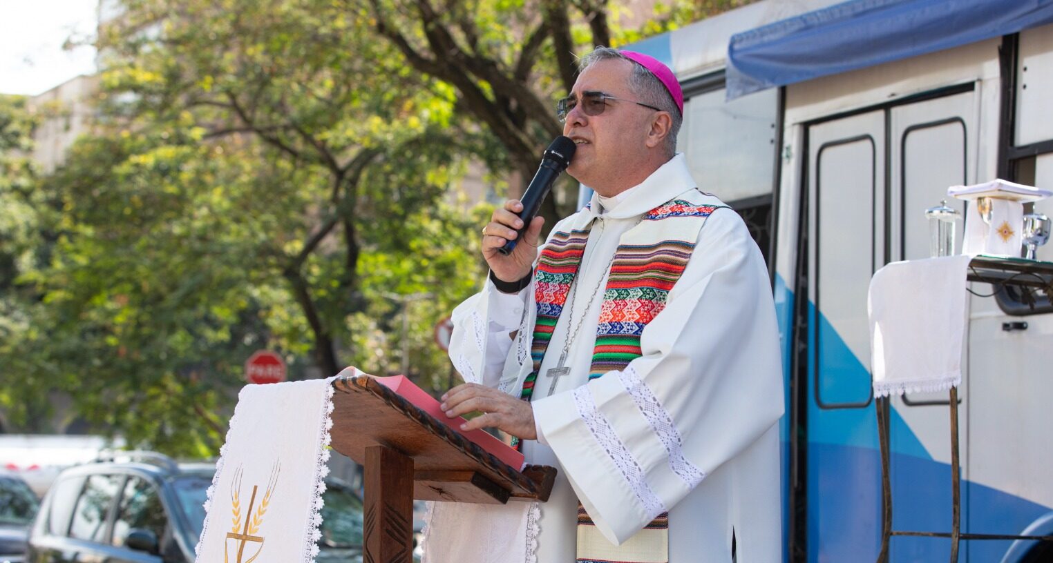 Dom Nivaldo celebra a Santa Missa na Praça da Estação