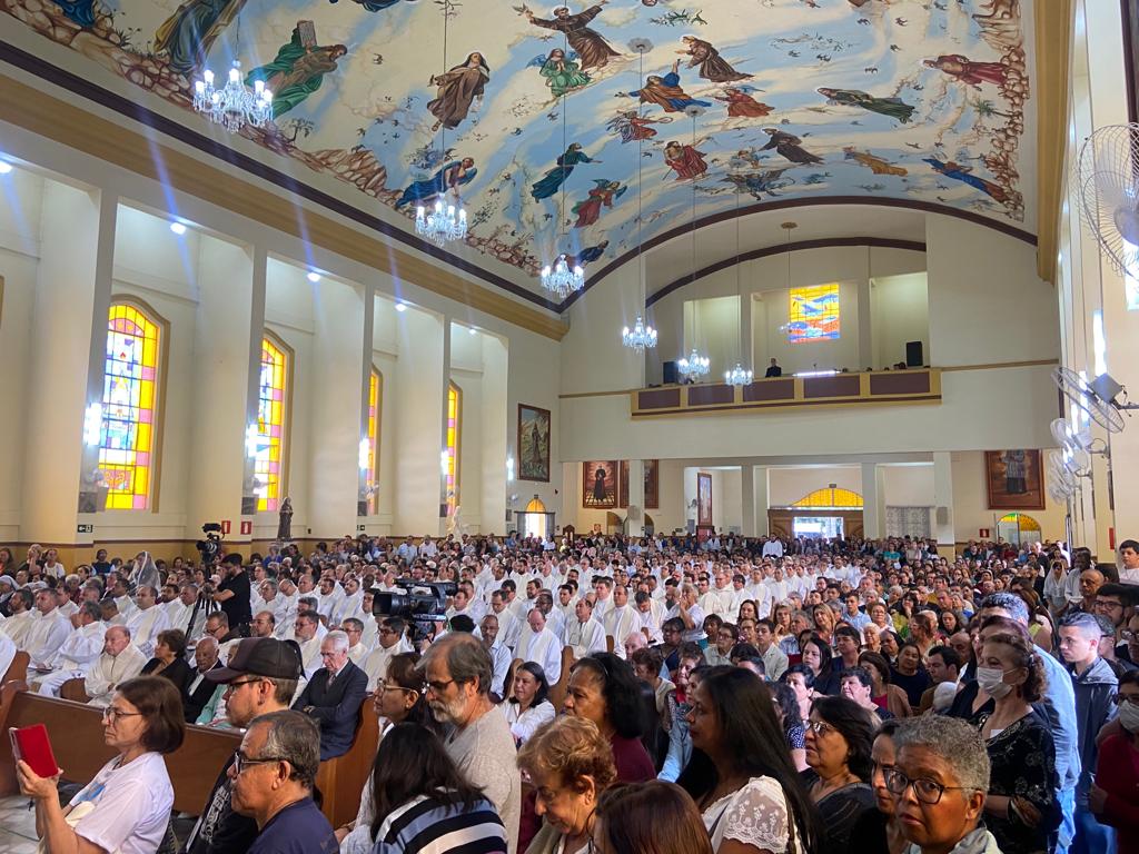 Início do ministério em Divinópolis: Dom Geovane é acolhido por muitos fiéis em Missa Solene na Catedral do Divino Espírito Santo