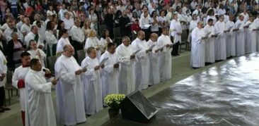 Catedral Cristo Rei: dom Nivaldo institui ministérios do Leitorato e Acolitato