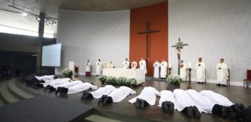 Catedral Cristo Rei: Arquidiocese celebra a ordenação de diáconos permanentes