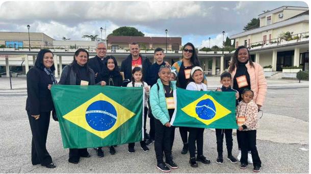 Crianças de Belo Horizonte levam seu abraço ao Papa Francisco