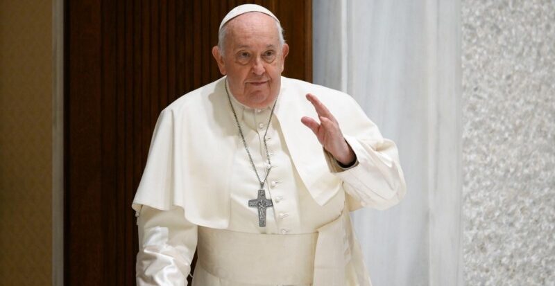 Papa Francisco: “Jesus nunca nos deixa sozinhos”