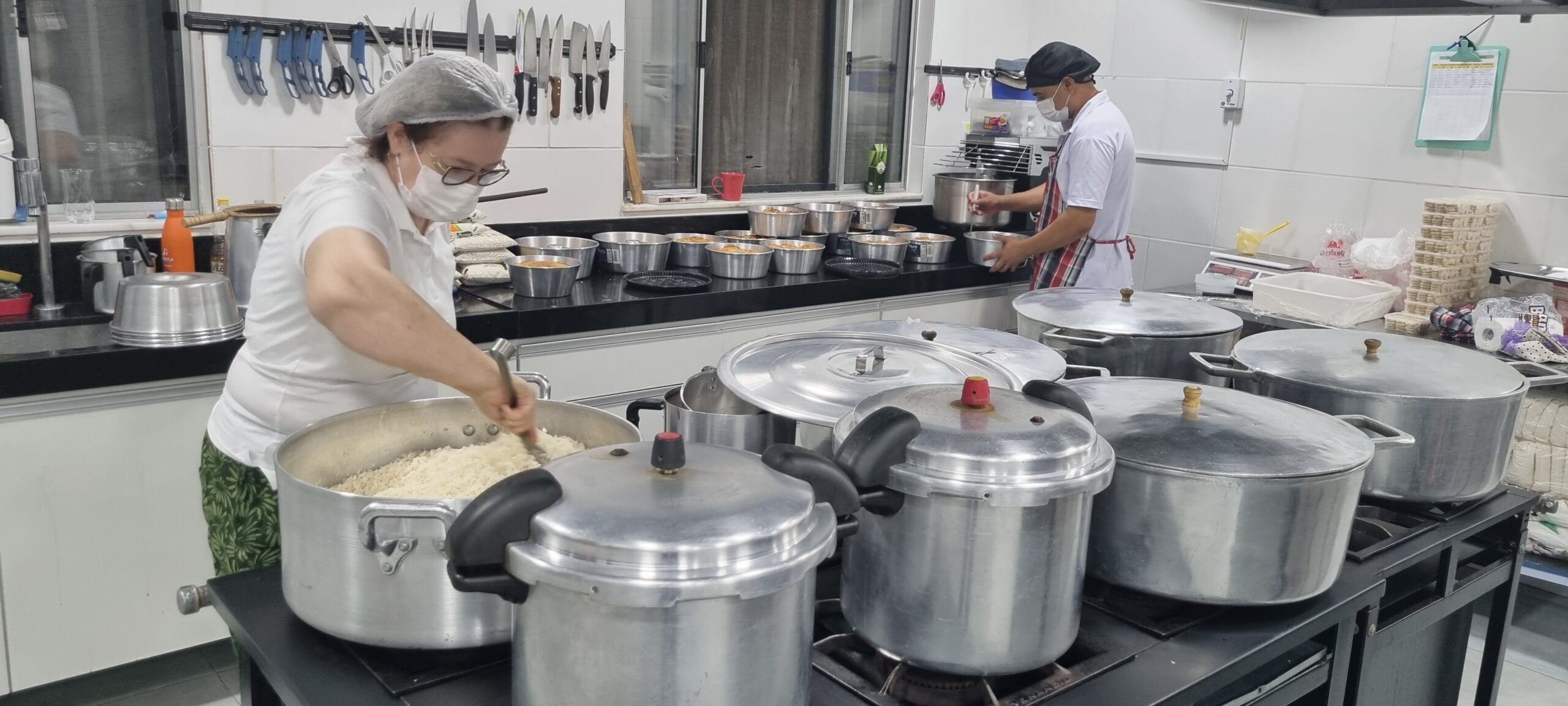 Sexta-feira da Paixão: Via-sacra com a população de rua tem partilha de almoço preparado na Catedral Cristo Rei 