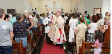 [Galeria de fotos] Bispos auxiliares celebram o Domingo de Páscoa nas comunidades de fé