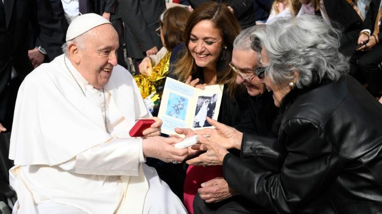 Mensagem do Papa Francisco para o 4º Dia Mundial dos Avós e dos Idosos