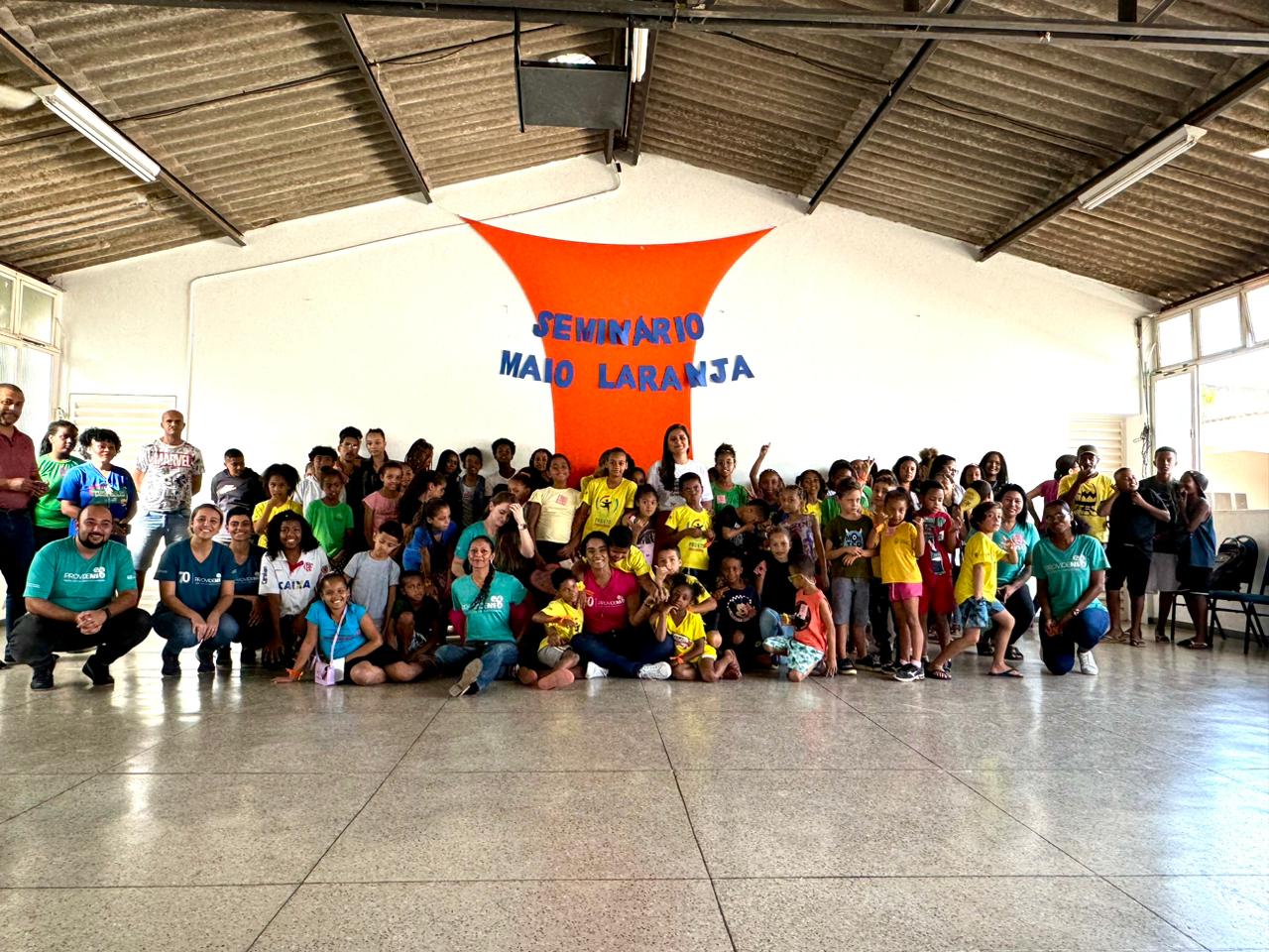 Crianças do Projeto Providência participam do seminário Maio Laranja