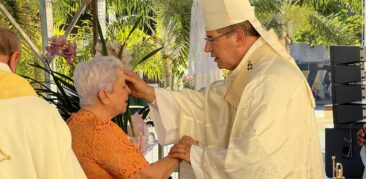 Dom Walmor celebra a Santa Missa no dia dedicado às mães