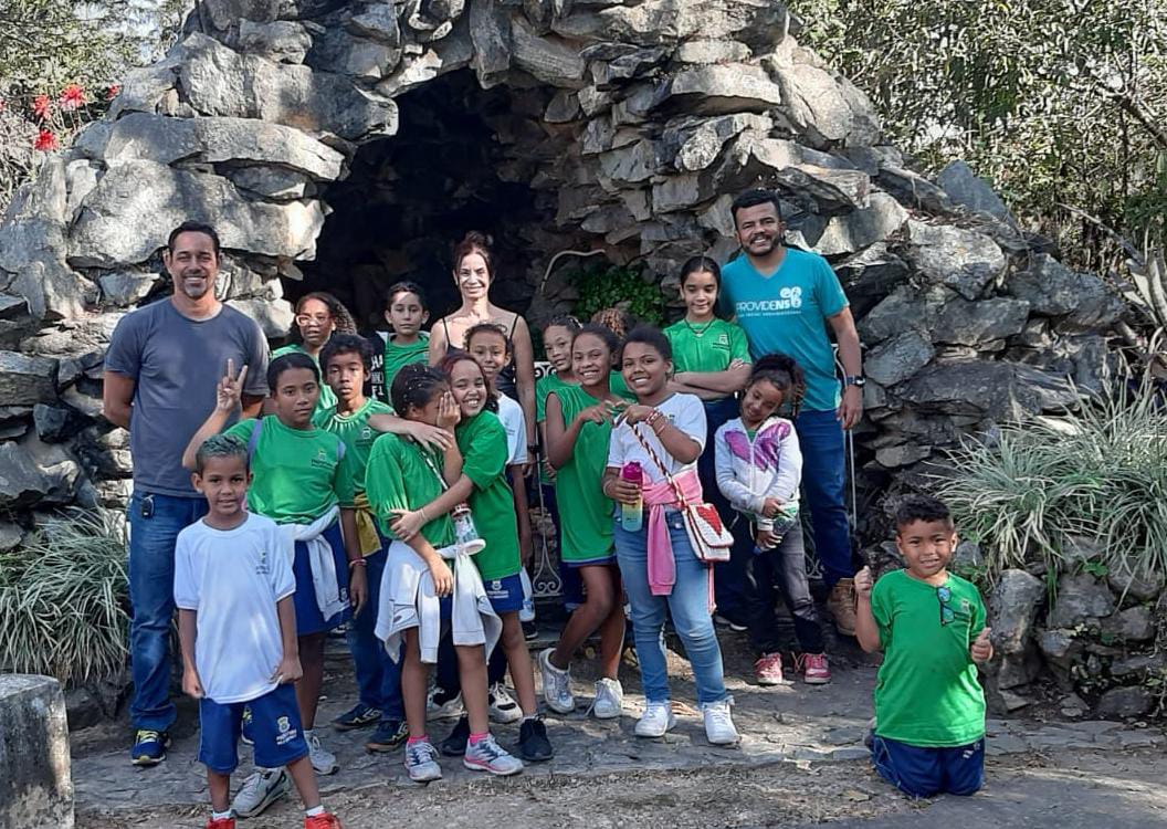 Casa de Francisco recebe visita de estudantes