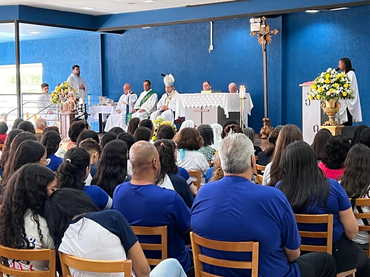 Dom Walmor celebra a Eucaristia e abençoa a pedra fundamental do memorial dedicado a monsenhor Domingos