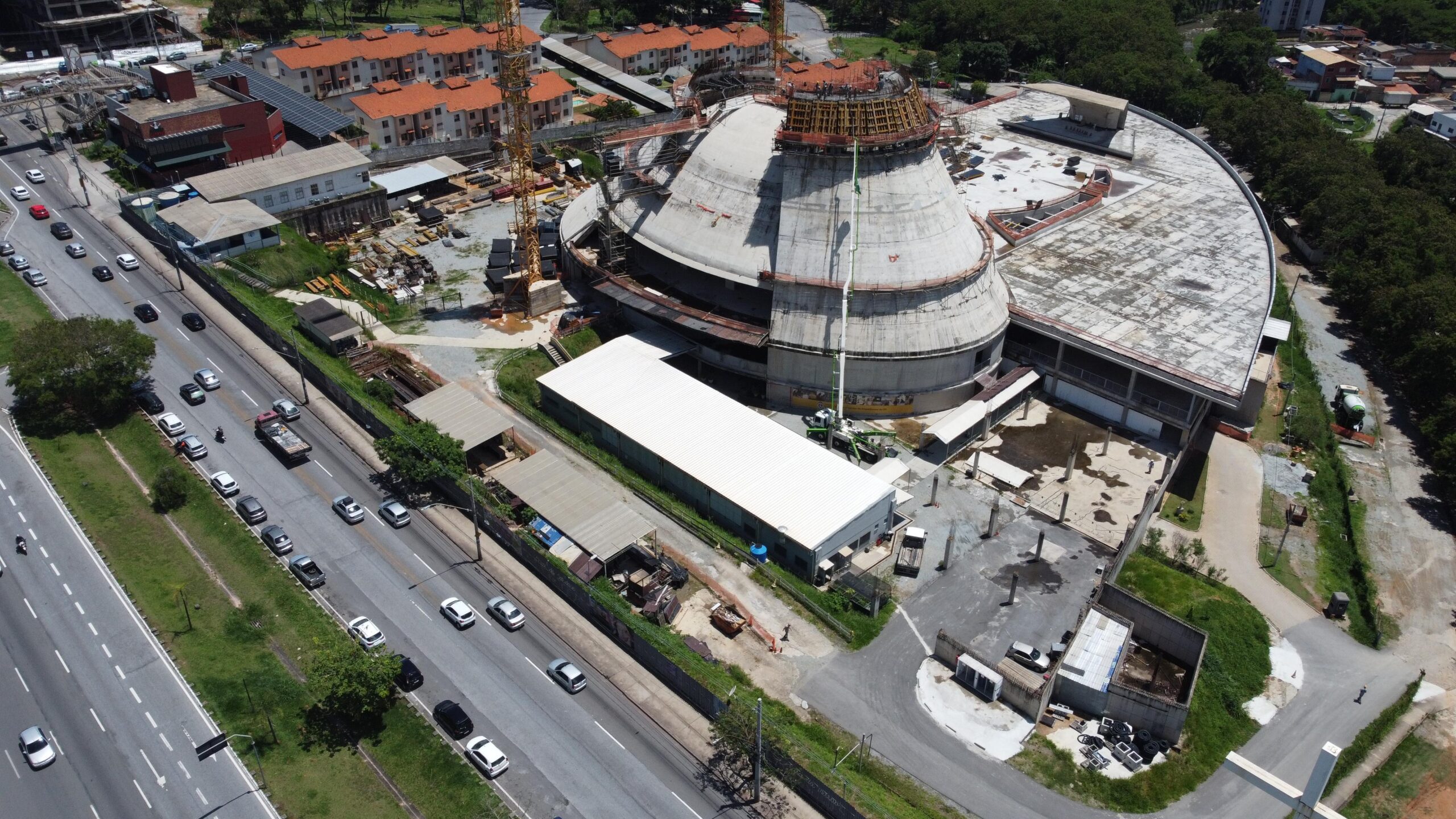 Obras da Catedral Cristo Rei avançam com a primeira concretagem do Pórtico Sul