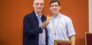 Setores a serviço da Igreja recebem as chaves da Catedral Cristo Rei