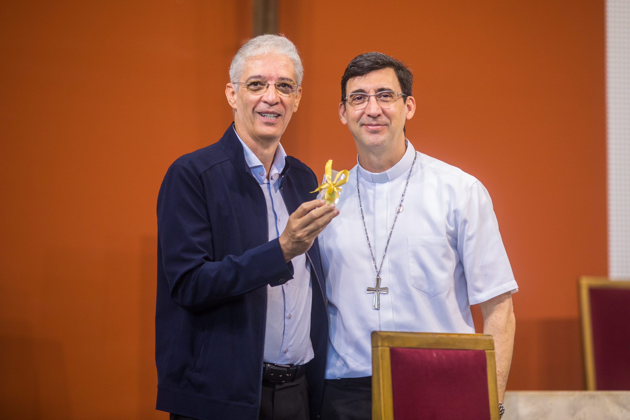 Setores a serviço da Igreja recebem as chaves da Catedral Cristo Rei