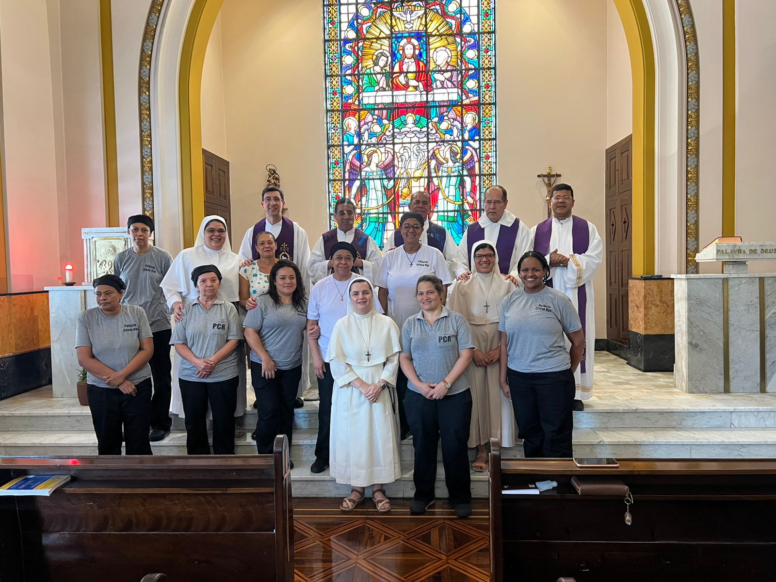 Dom Walmor e bispos auxiliares vivenciam momento de oração e partilha com colaboradores da Arquidiocese de BH