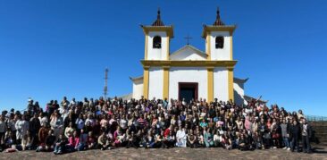 Catequistas da Diocese de Divinópolis peregrinam ao Santuário da Mãe Piedade