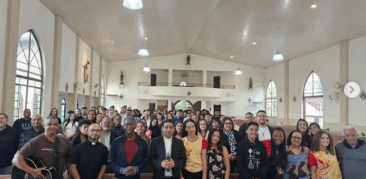 Dom Edmar José reúne-se com crismandos da Rensb