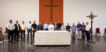 Catedral Cristo Rei acolhe sacerdotes em Adoração ao Santíssimo