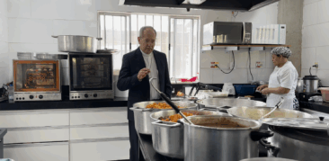 Dom Walmor abençoa mais de 1000 refeições partilhadas no 9º Dia Mundial dos Pobres