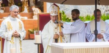 Dom Walmor celebra Missa com a comunidade acadêmica da PUC Minas