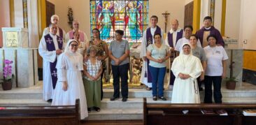 Colaboradores do Palácio Cristo Rei participam de momento de oração com dom Walmor e bispos auxiliares