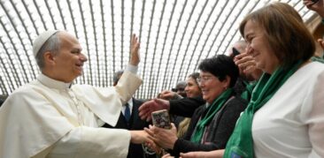 “Deus vem ao nosso encontro e entra em diálogo conosco”