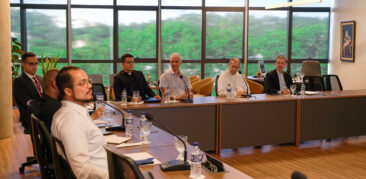 Dom Walmor preside reunião dedicada à gestão da Catedral Cristo Rei