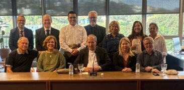 Dom Walmor recebe dirigentes da Fundação Sara na Catedral Cristo Rei